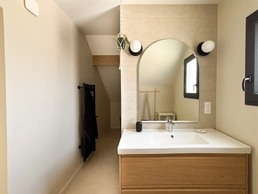 SALLE D'EAU SOUS RAMPANTS