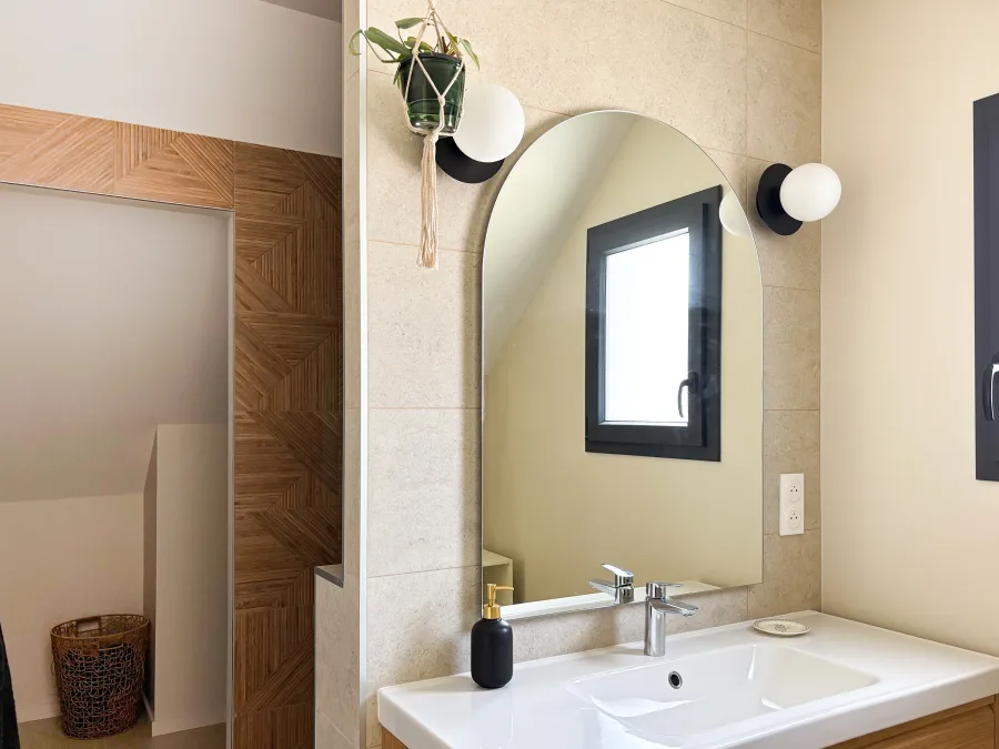 SALLE D'EAU SOUS RAMPANTS