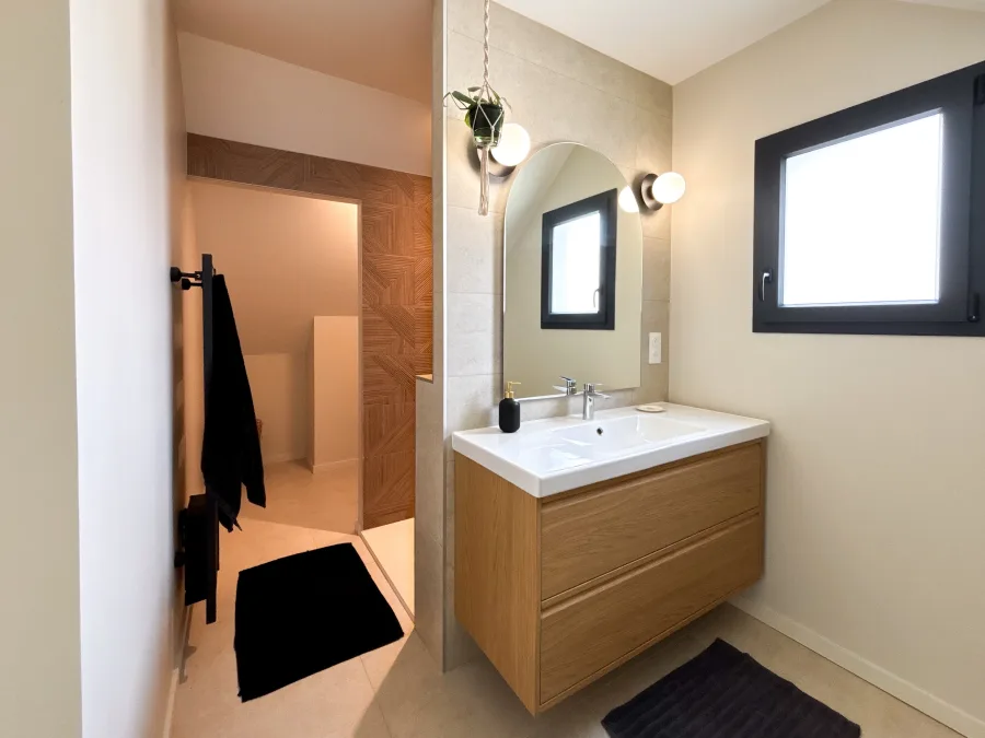 SALLE D'EAU SOUS RAMPANTS